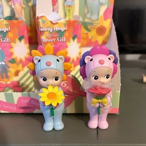 Sonny Angel Flower Gift Series - Blue Sunflower Lion/ Pink Rose Lion